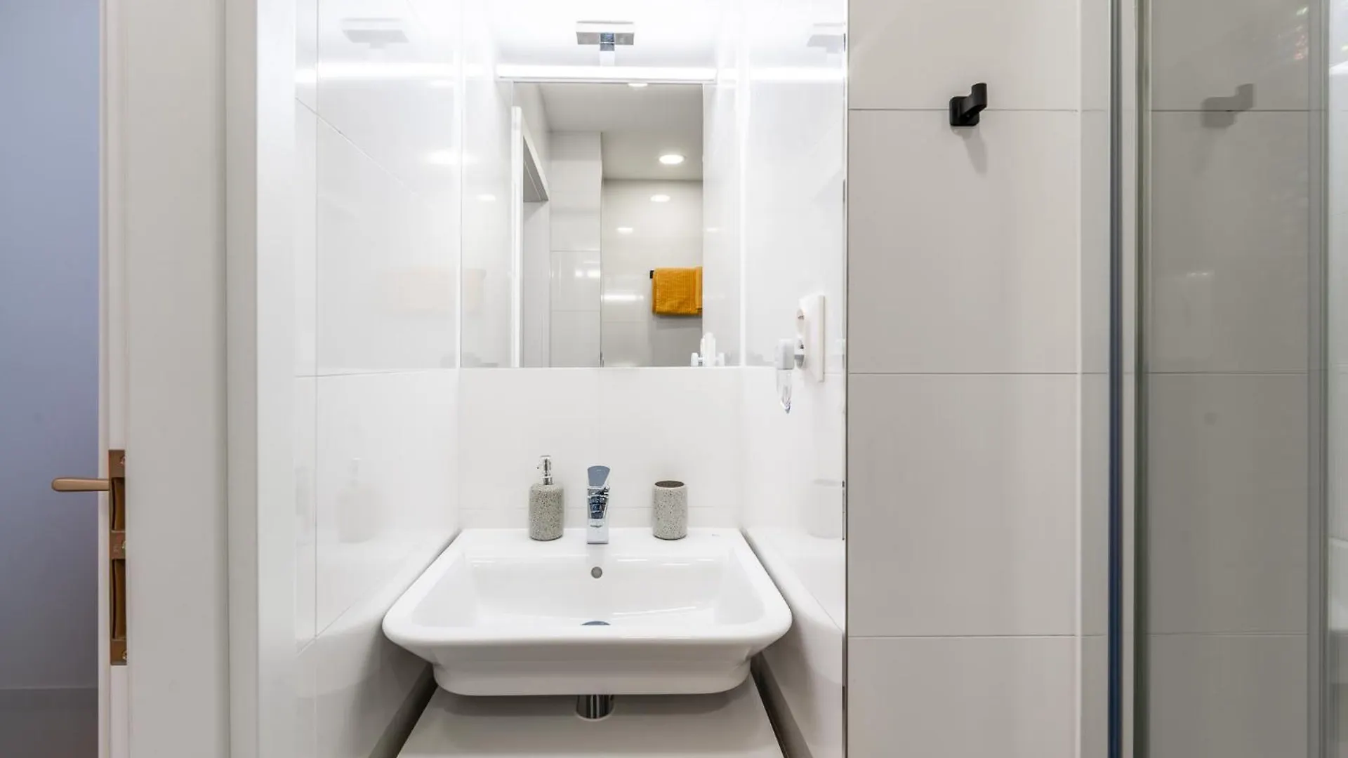 Charming Apartment In Spain St Прага